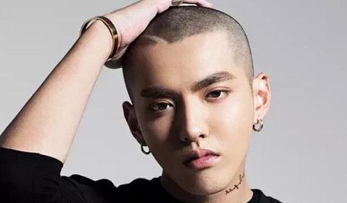 男光头网红吃瓜,揭秘娱乐圈幕后真相